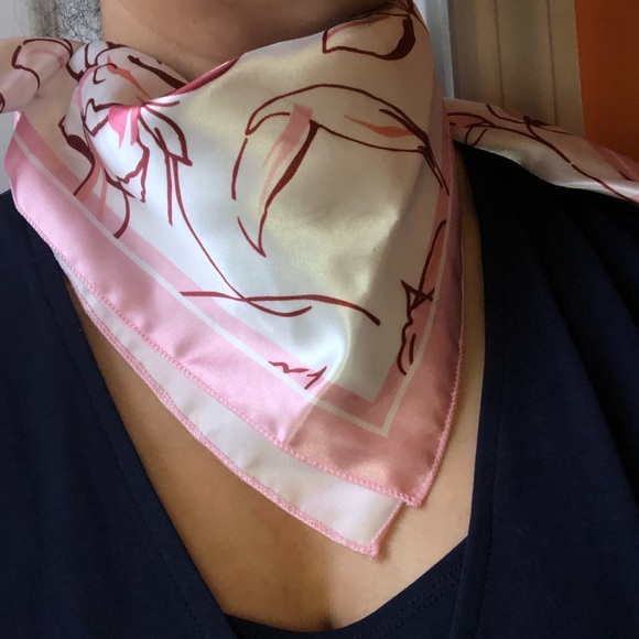 Square roses Silk scarf - Picture 7 of 8